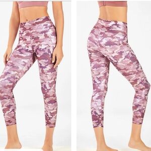 Fabletics Pink Camo Women’s Leggings Size Medium